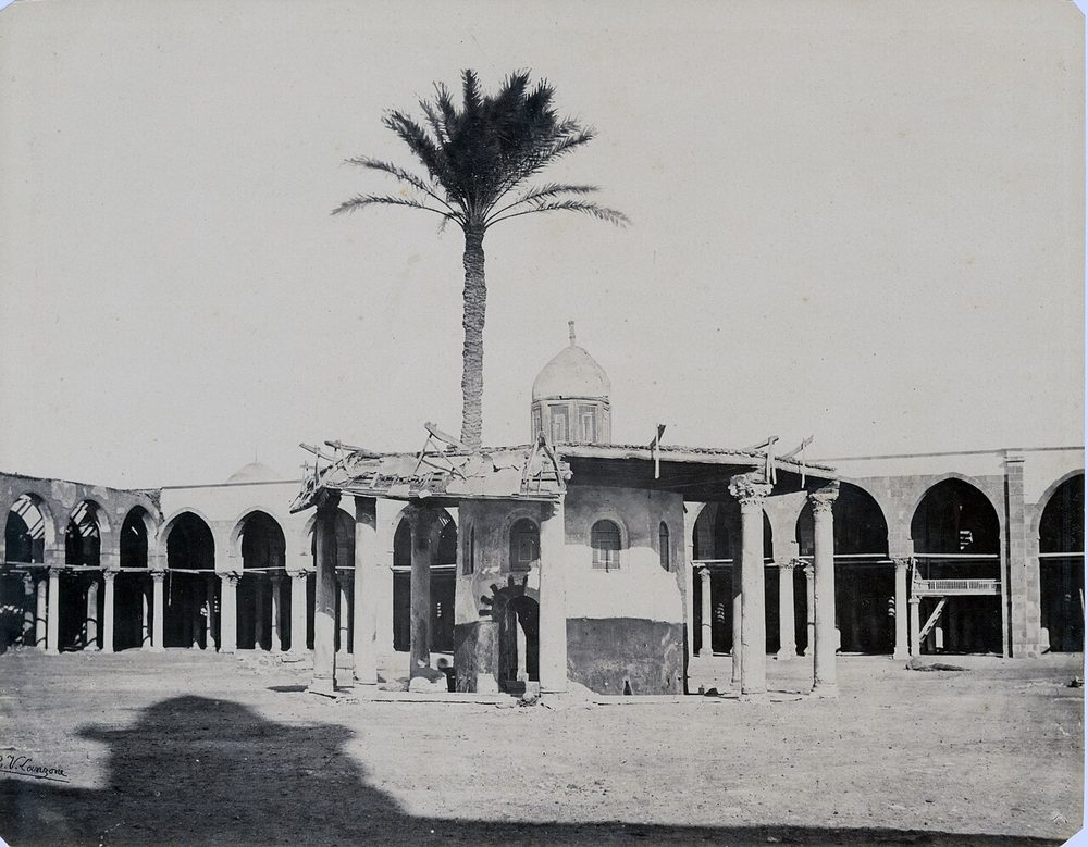 The courtyard of the Mosque of Amr ibn al-As in Cairo, photographed in 1870 by Rodolfo Vittorio Lanzone. Museo Egizio, Turin.